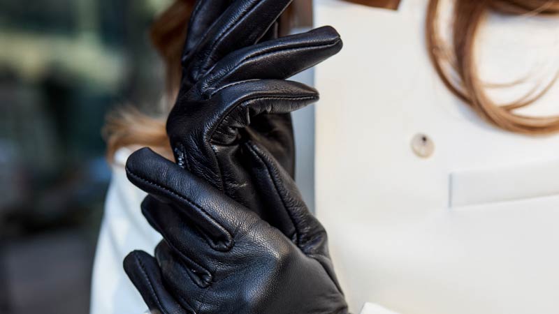 Damskie rękawiczki dotykowe skórzane: elegancja, ciepło i bezproblemowa obsługa smartfona