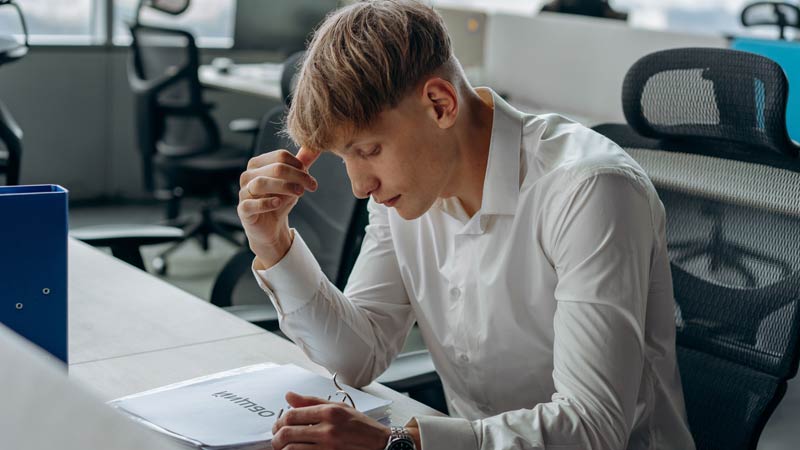 Quiet quitting: 7 sygnałów, że Twój pracownik już mentalnie odszedł