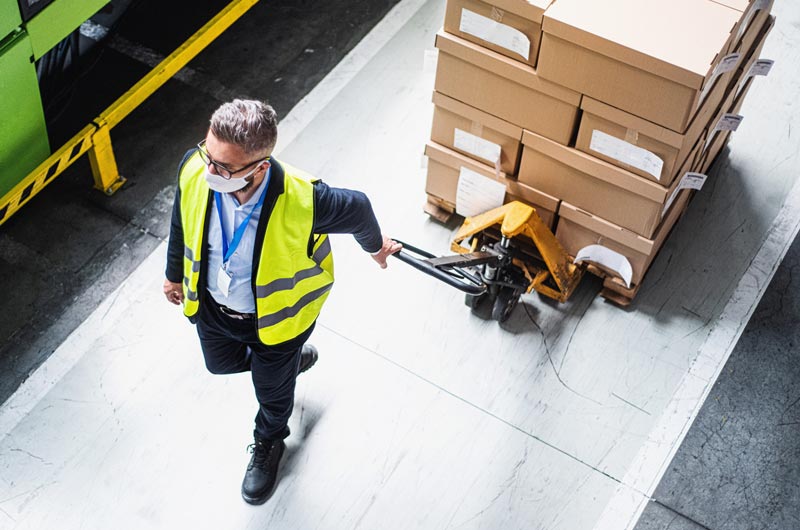 Czy operowanie wózkiem paletowym różni się od zwykłego?