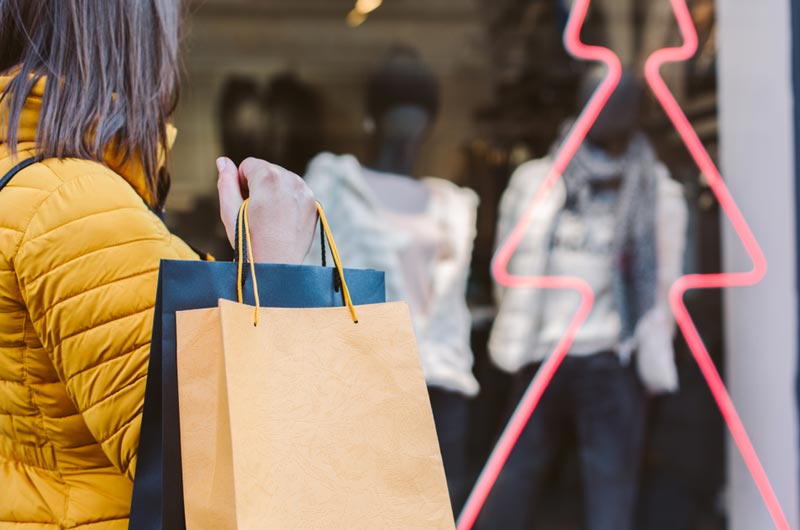 Komu przydadzą się torby papierowe z logo?